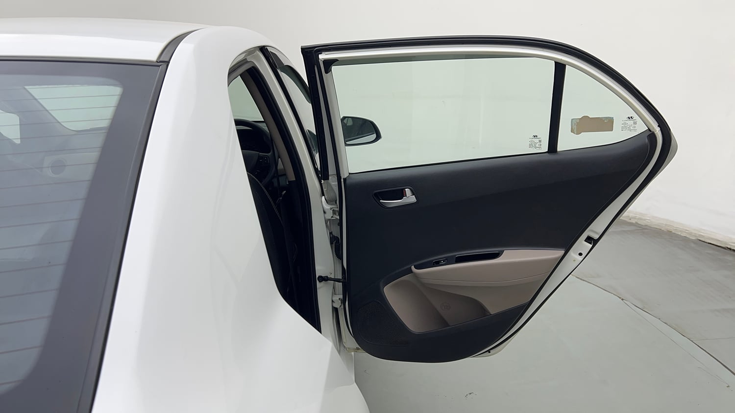 Used 2018 Hyundai Xcent SX Petrol Manual interior RIGHT REAR DOOR OPEN VIEW