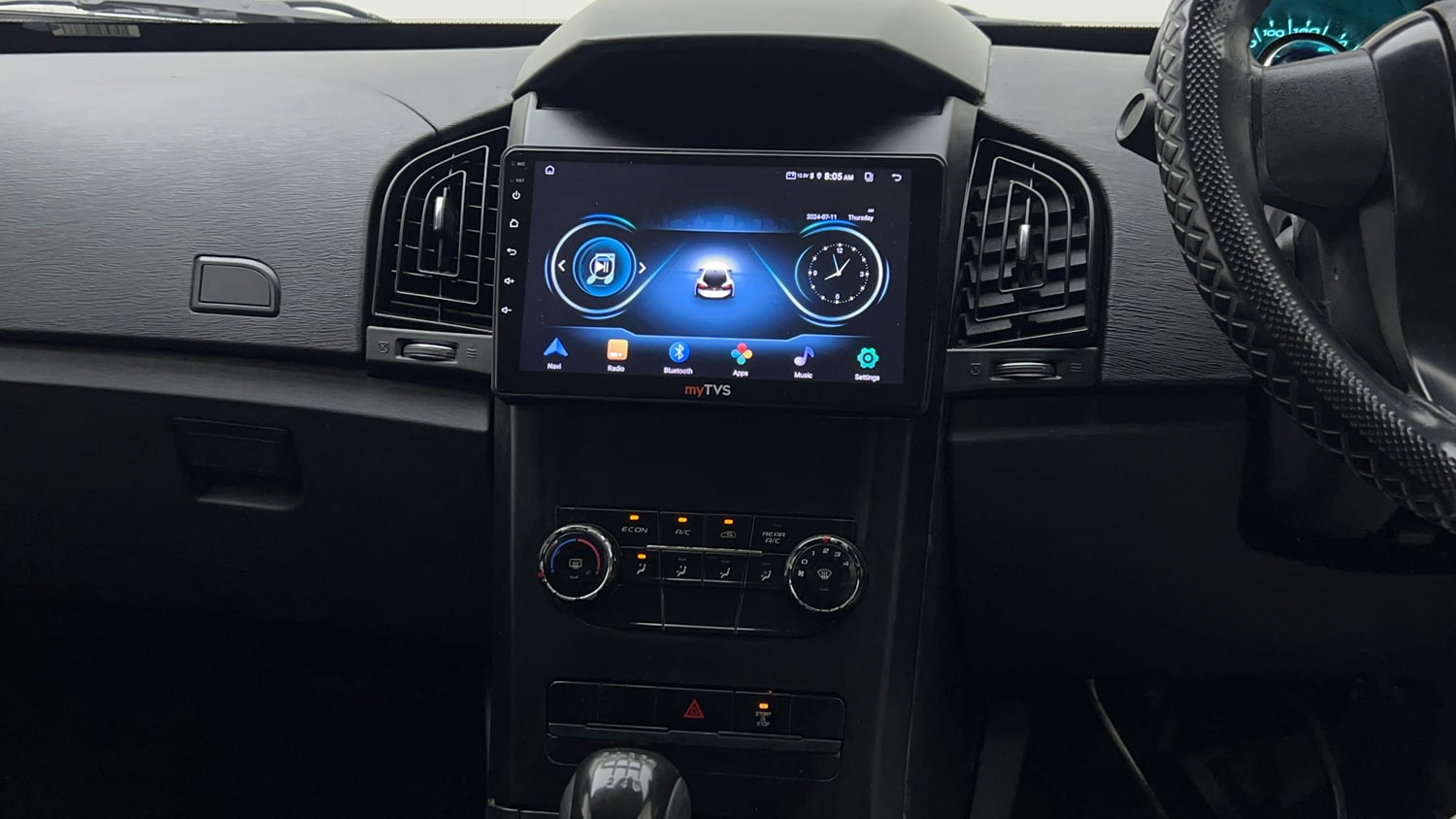 Used 2019 Mahindra XUV500 W5 Diesel Manual interior MUSIC SYSTEM & AC CONTROL VIEW