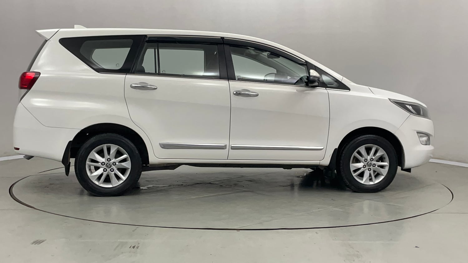 Used 2019 Toyota Innova Crysta 2.4 V 7 STR Diesel Manual exterior RIGHT SIDE VIEW