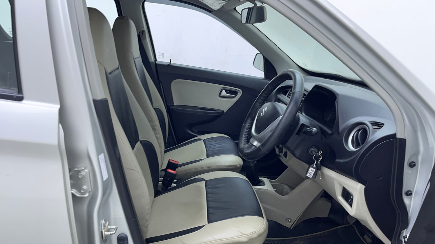 Used 2020 Maruti Suzuki Alto 800 LXi Petrol Manual interior RIGHT SIDE FRONT DOOR CABIN VIEW