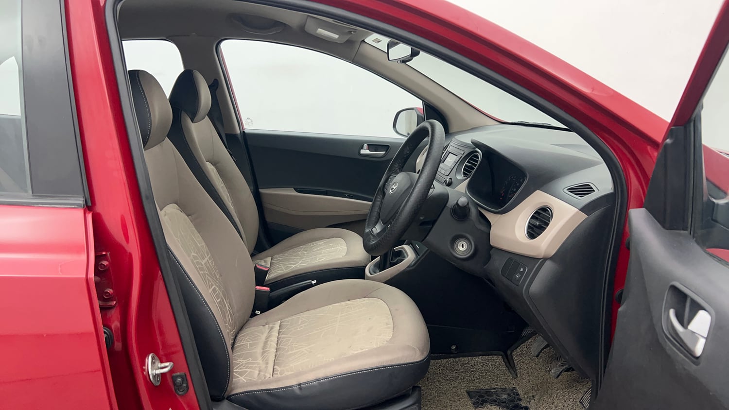 Used 2016 Hyundai Xcent SX 1.1 CRDi Diesel Manual interior RIGHT SIDE FRONT DOOR CABIN VIEW