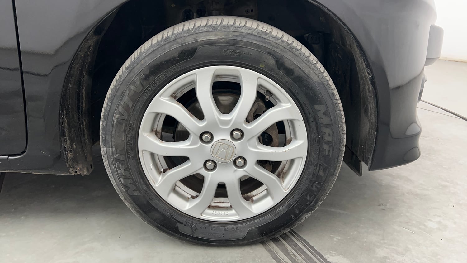 Used 2014 Honda Amaze 1.2 VX i-VTEC Petrol Manual tyres RIGHT FRONT TYRE RIM VIEW