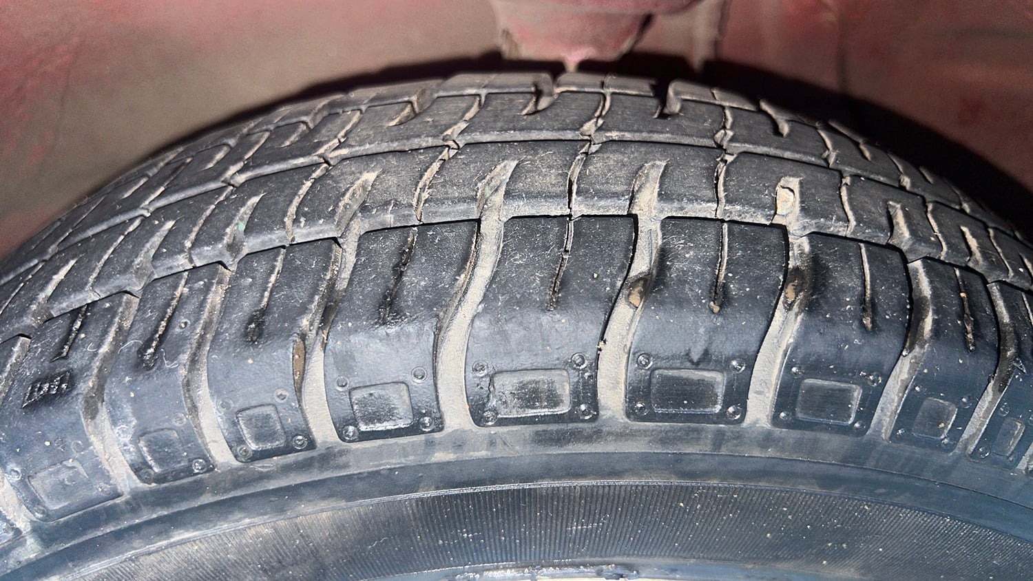 Used 2013 Maruti Suzuki Alto 800 Lx Petrol Manual tyres LEFT FRONT TYRE TREAD VIEW