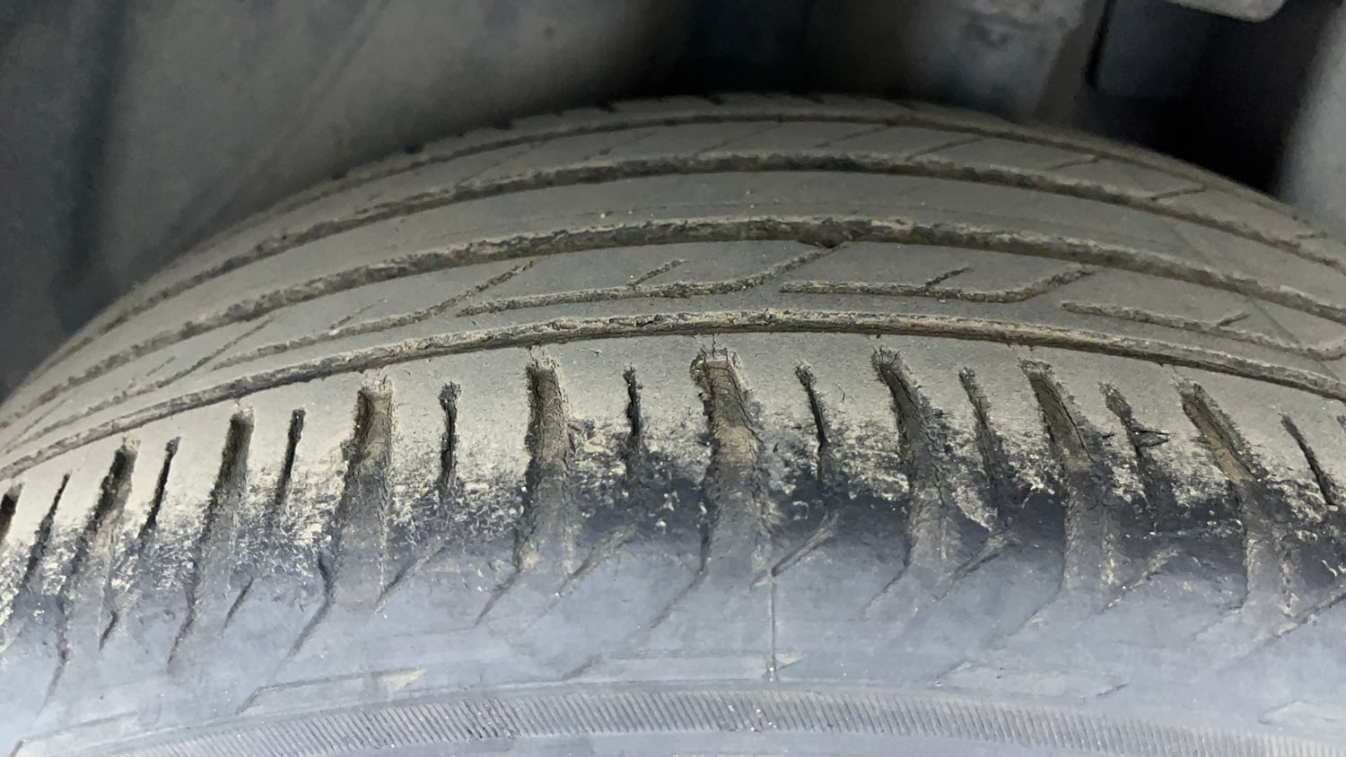 Used 2022 Jeep Compass Model S (O) 1.4 Petrol DCT Petrol Automatic tyres LEFT REAR TYRE TREAD VIEW