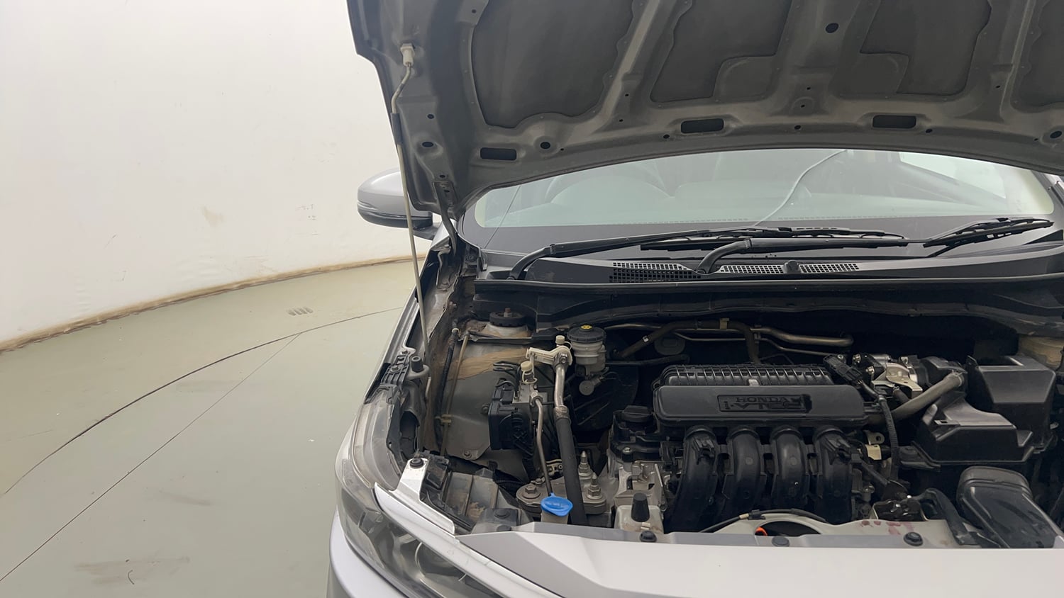 Used 2022 Honda Amaze VX MT 1.2 Petrol Petrol Manual engine ENGINE RIGHT SIDE HINGE & APRON VIEW