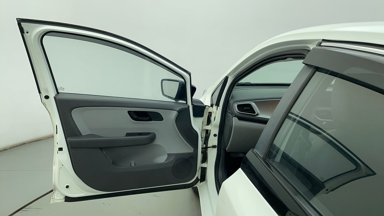 Used 2020 Tata Altroz XT Petrol Petrol Manual interior LEFT FRONT DOOR OPEN VIEW