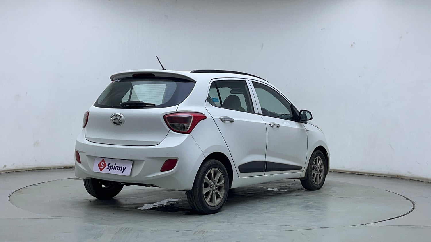 Used 2015 Hyundai Grand i10 Asta 1.1 CRDi Diesel Manual exterior RIGHT REAR CORNER VIEW