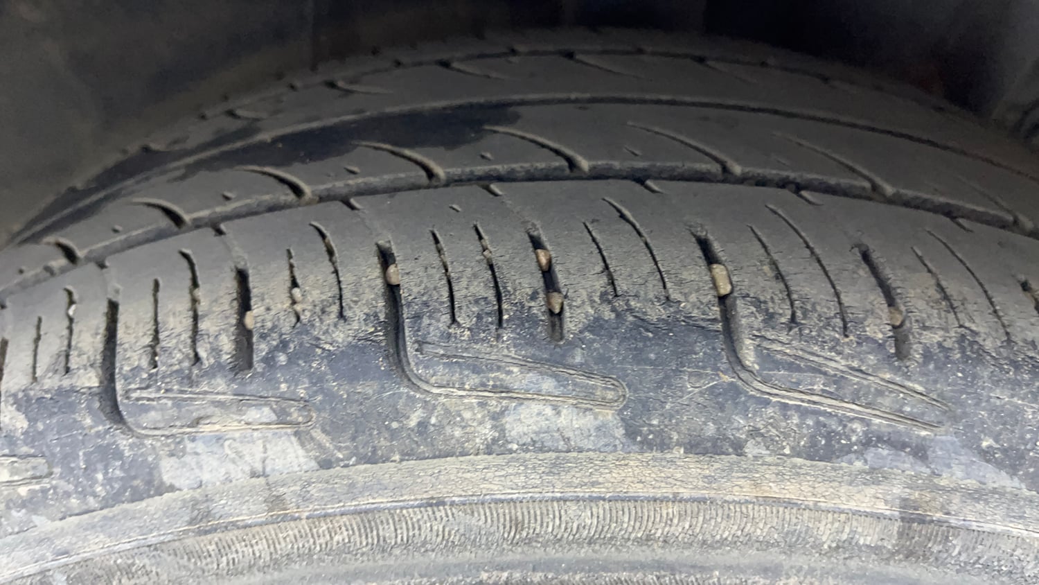 Used 2015 Hyundai Grand i10 Asta 1.1 CRDi Diesel Manual tyres LEFT REAR TYRE TREAD VIEW