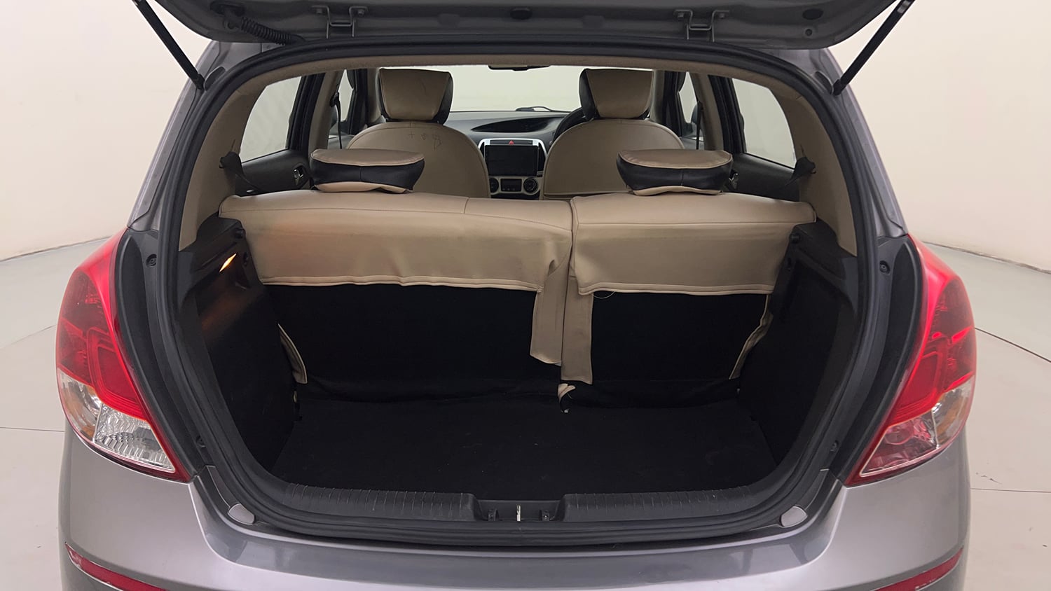 Used 2014 Hyundai i20 Sportz 1.2 Petrol Manual interior DICKY INSIDE VIEW