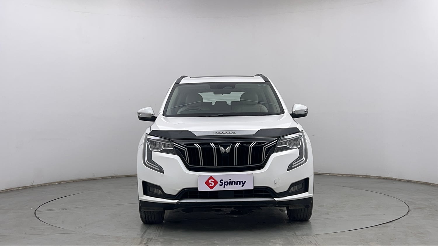 Used 2022 Mahindra XUV700 AX 7 Petrol MT 7 STR Petrol Manual exterior FRONT VIEW