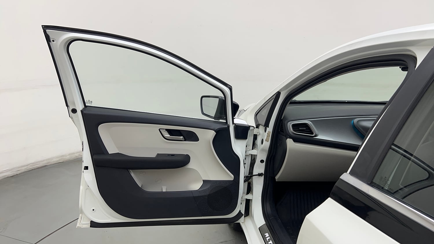 Used 2022 Tata Altroz XZA Plus Petrol Petrol Automatic interior LEFT FRONT DOOR OPEN VIEW