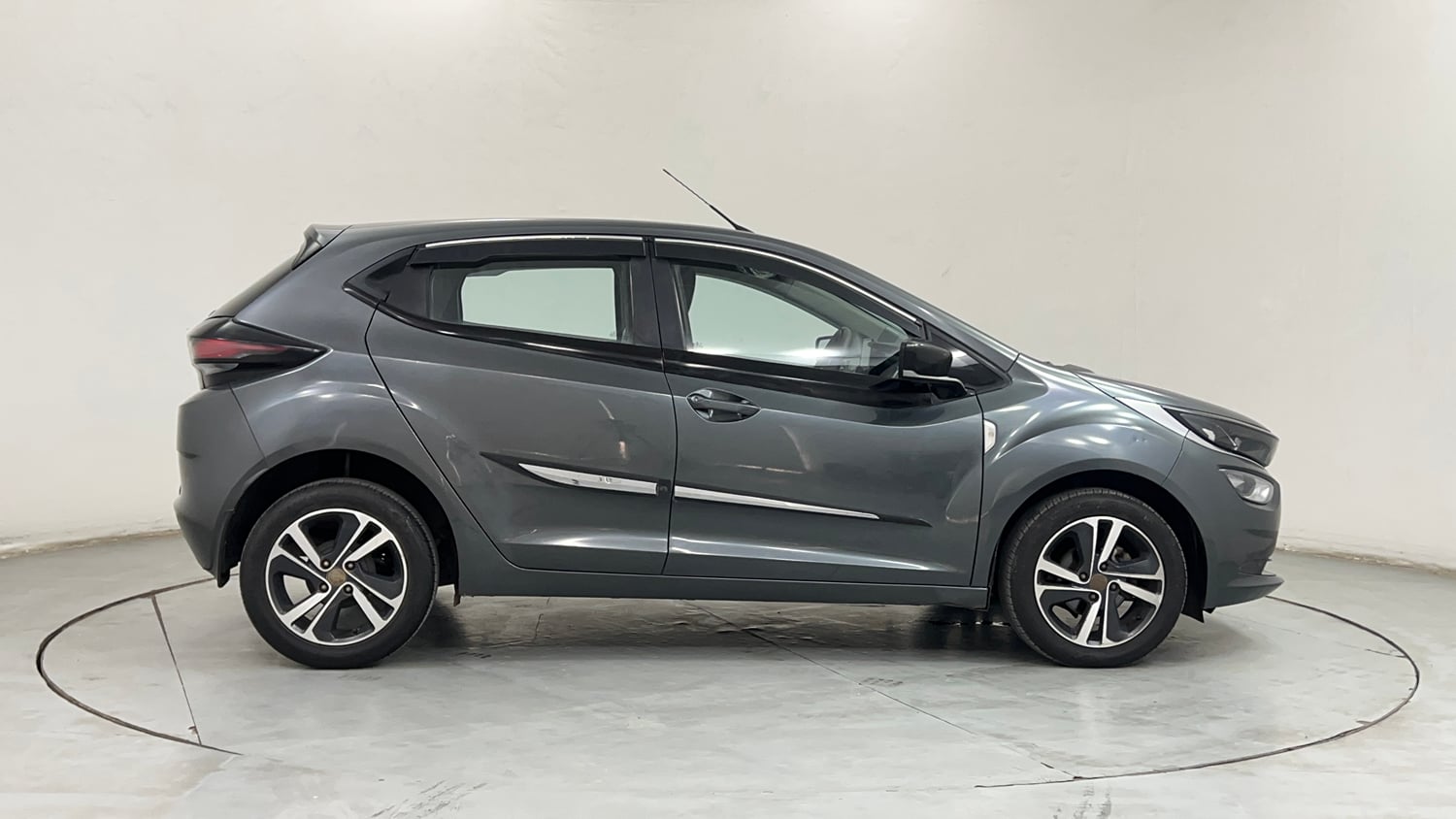 Used 2022 Tata Altroz XZ Diesel Diesel Manual exterior RIGHT SIDE VIEW