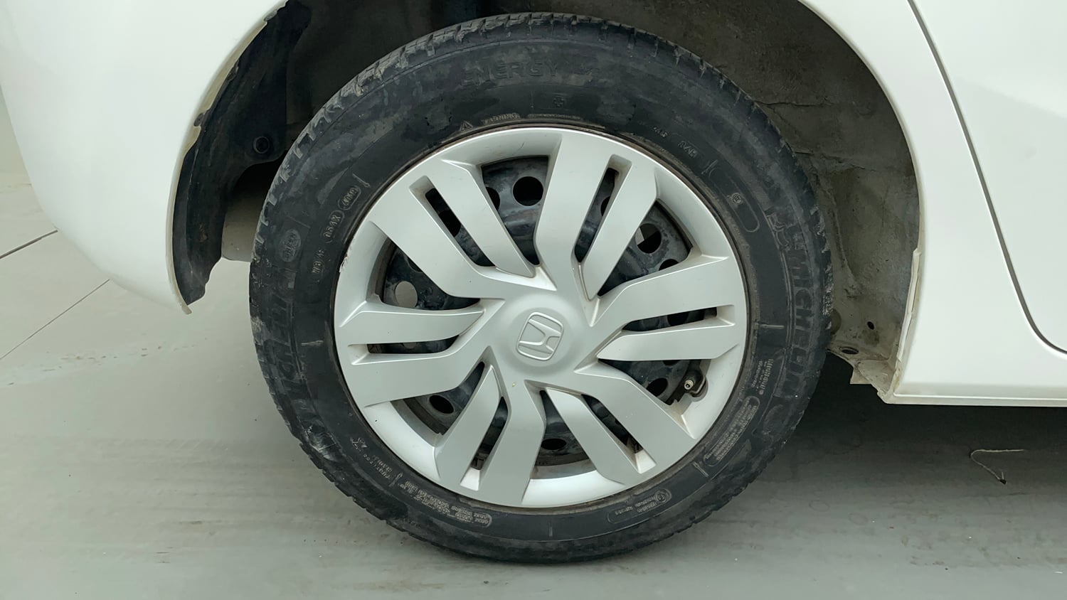 Used 2015 Honda Jazz SV Petrol Petrol Manual tyres RIGHT REAR TYRE RIM VIEW