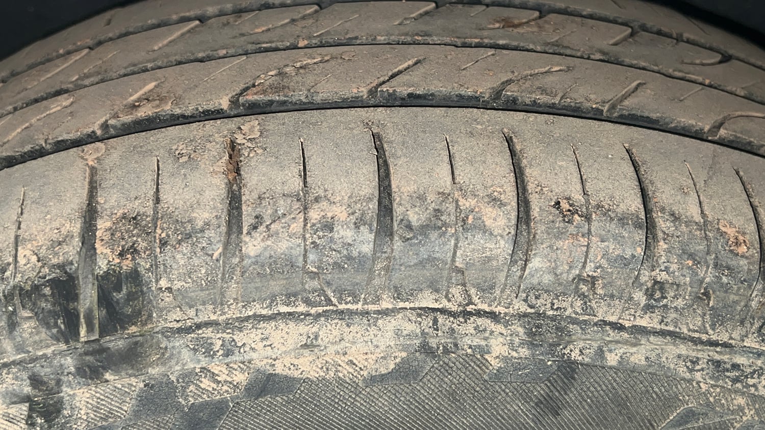 Used 2019 Volkswagen Vento Highline 1.6 (P) Petrol Manual tyres RIGHT REAR TYRE TREAD VIEW