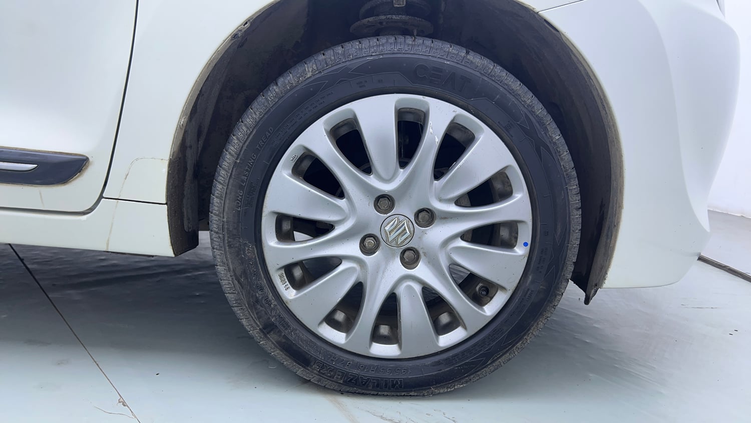 Used 2018 Maruti Suzuki Baleno Alpha 1.2 Petrol Manual tyres RIGHT FRONT TYRE RIM VIEW