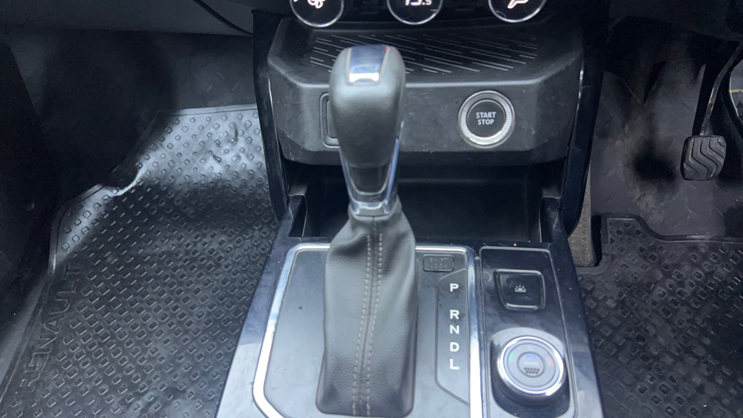 Used 2021 Renault Kiger RXZ Turbo CVT Petrol Automatic interior GEAR  KNOB VIEW
