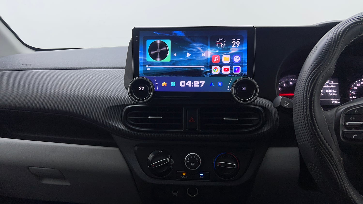Used 2026 Hyundai Grand i10 Nios Sportz 1.2 Hy-CNG Duo Cng Manual top_features Integrated (in-dash) music system