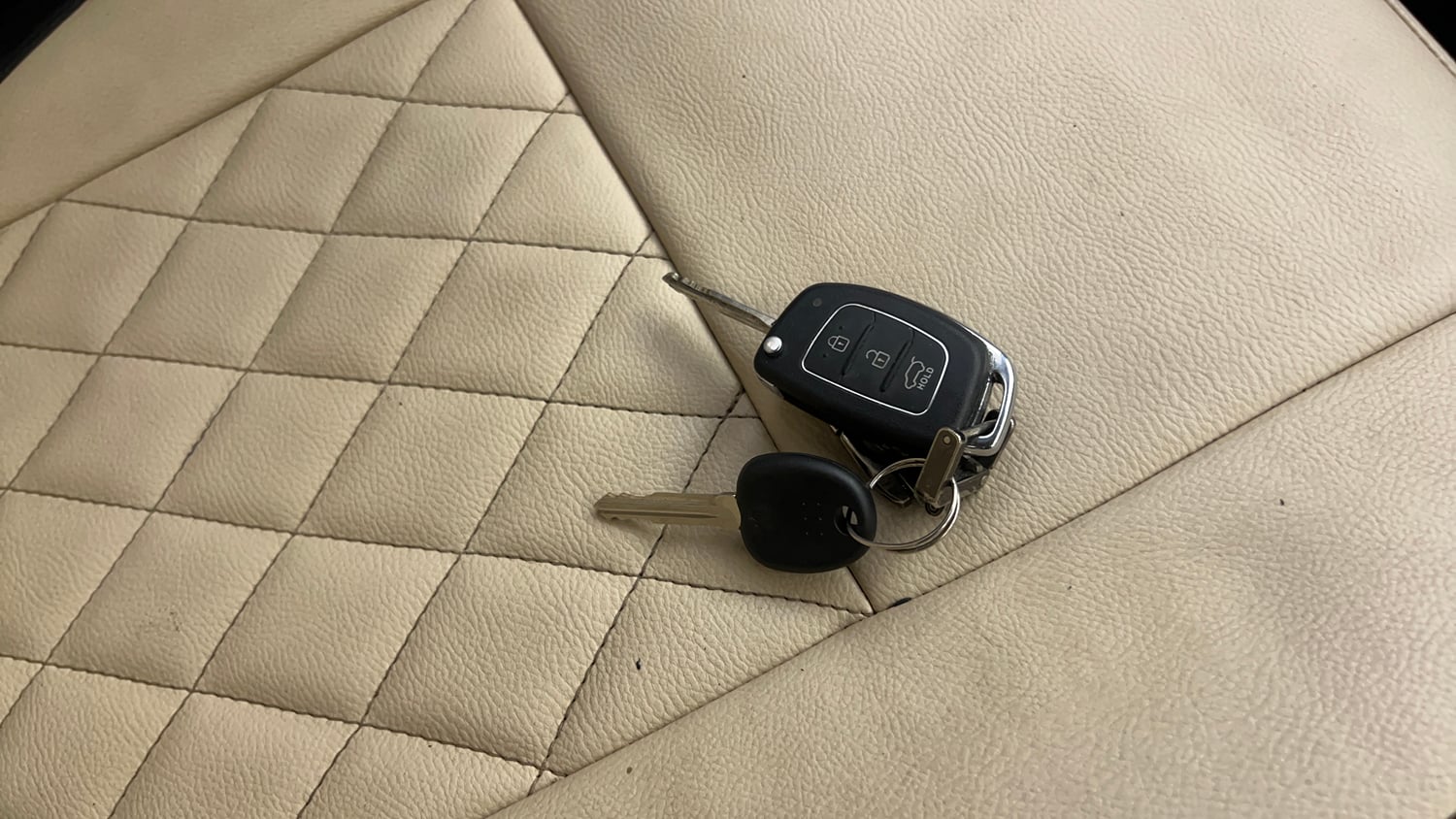 Used 2014 Hyundai i20 Sportz 1.2 Petrol Manual extra CAR KEY VIEW