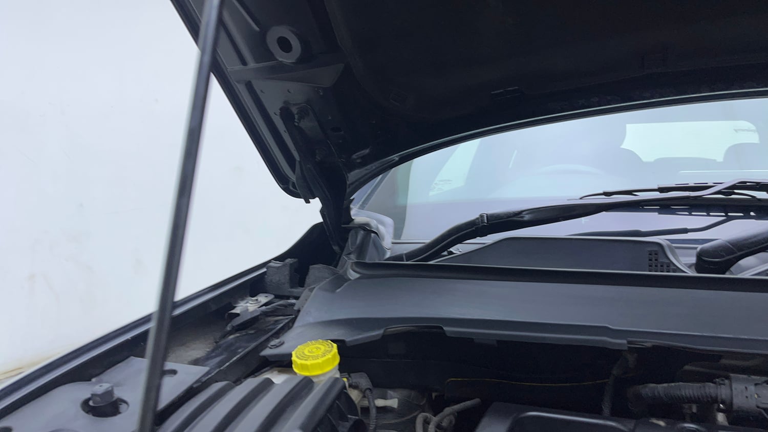 Used 2022 Jeep Compass Model S (O) 1.4 Petrol DCT Petrol Automatic engine ENGINE RIGHT SIDE HINGE & APRON VIEW