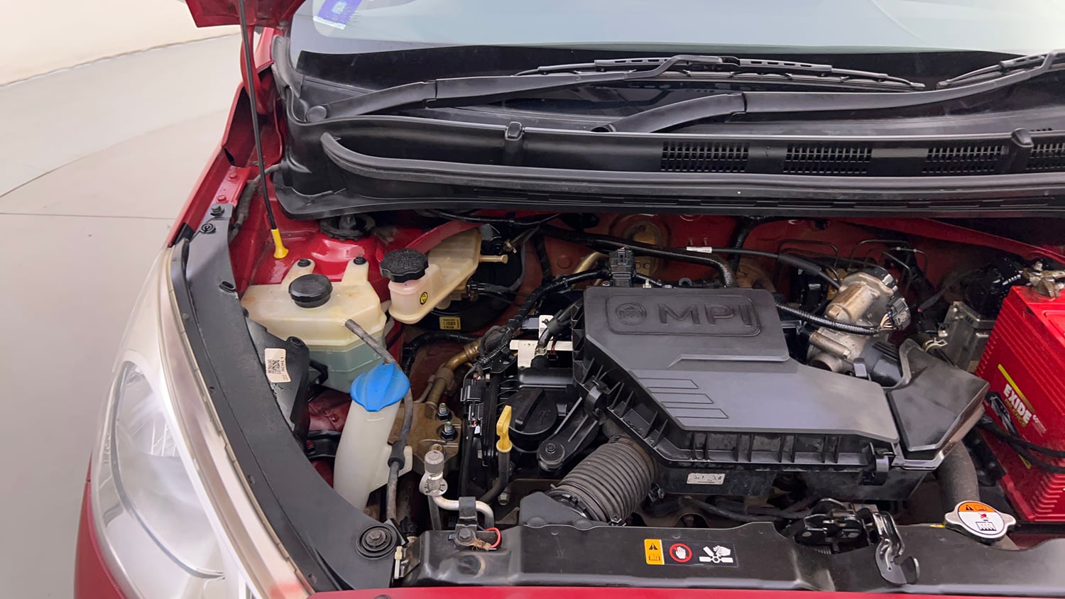 Used 2019 Hyundai Santro Sportz Petrol Manual engine ENGINE RIGHT SIDE HINGE & APRON VIEW