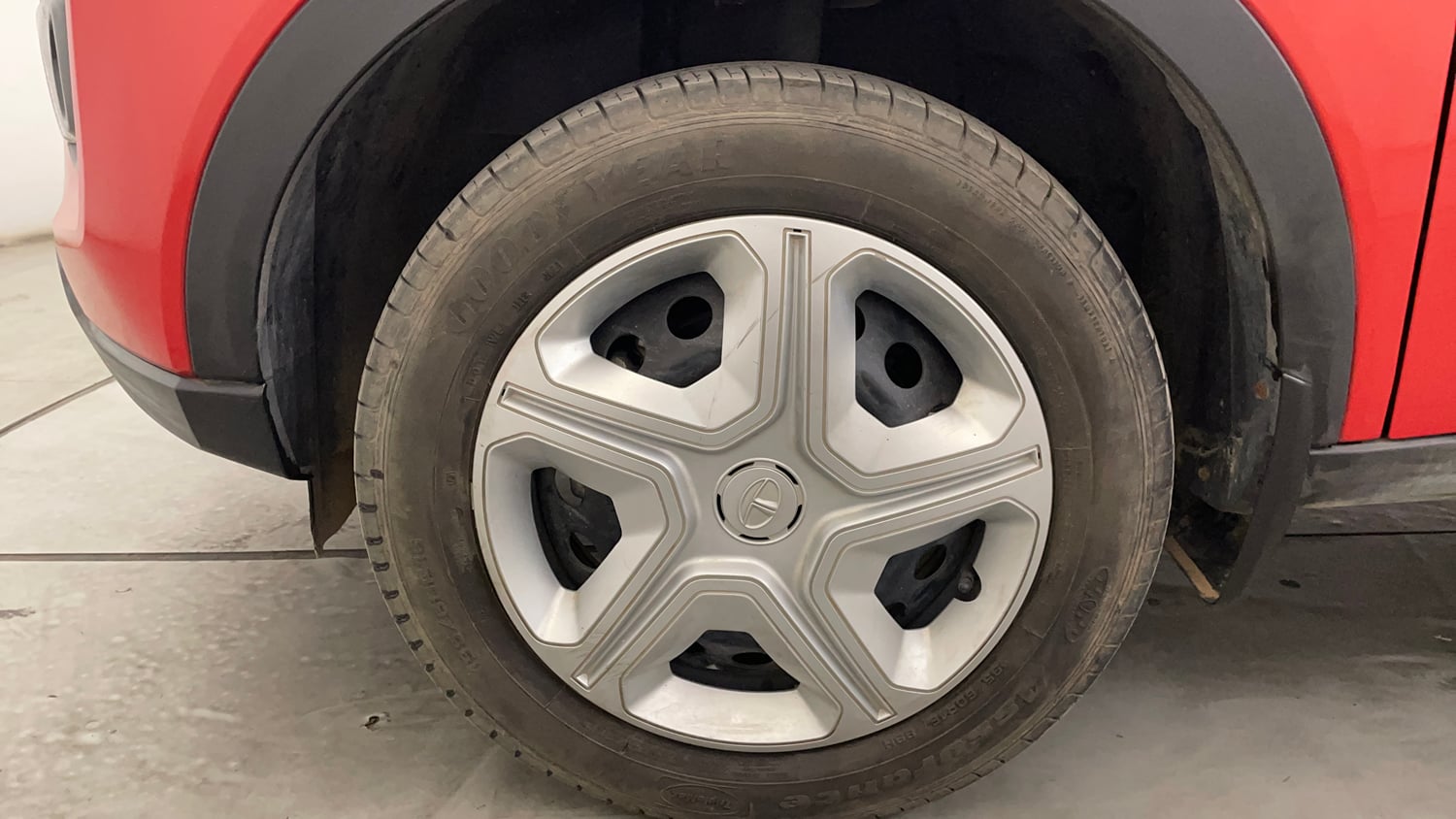 Used 2023 Tata Nexon XMA (S) Petrol Automatic tyres LEFT FRONT TYRE RIM VIEW
