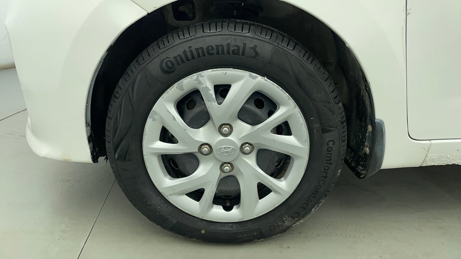 Used 2017 Hyundai Grand i10 Magna 1.2 Kappa VTVT Petrol Manual tyres LEFT FRONT TYRE RIM VIEW