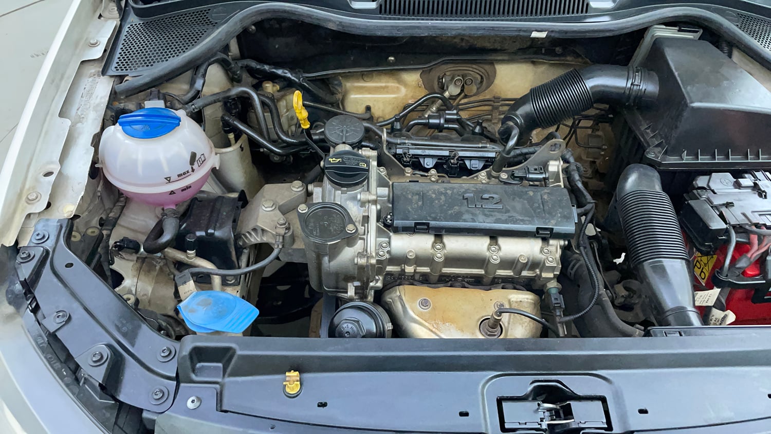 Used 2014 Volkswagen Polo Comfortline 1.2L (P) Petrol Manual engine ENGINE RIGHT SIDE VIEW