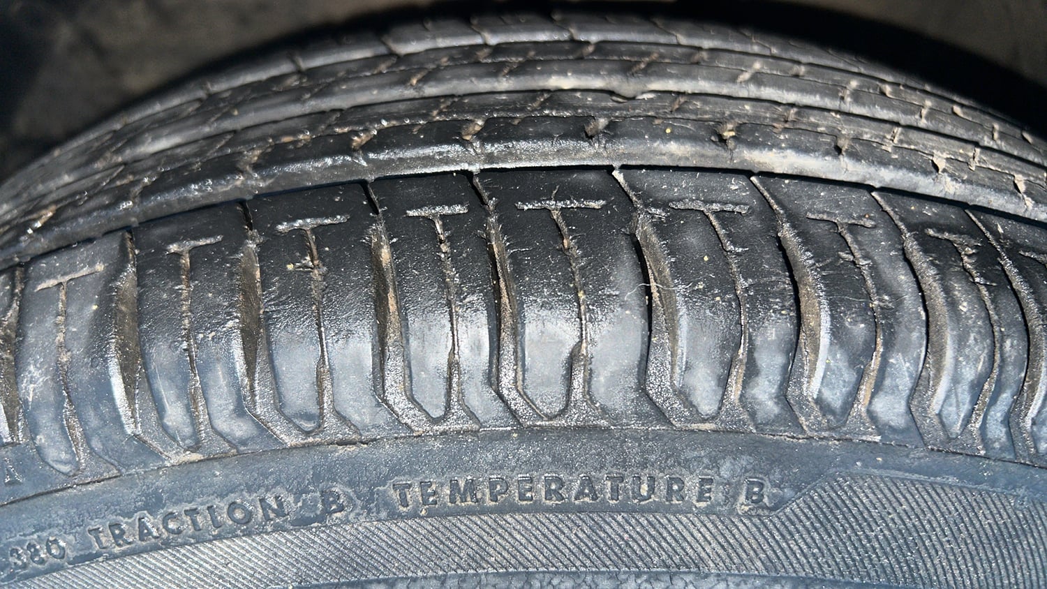 Used 2019 Maruti Suzuki Swift VXi Petrol Manual tyres LEFT FRONT TYRE TREAD VIEW