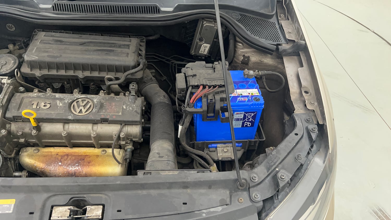 Used 2019 Volkswagen Vento Highline 1.6 (P) Petrol Manual engine ENGINE LEFT SIDE VIEW
