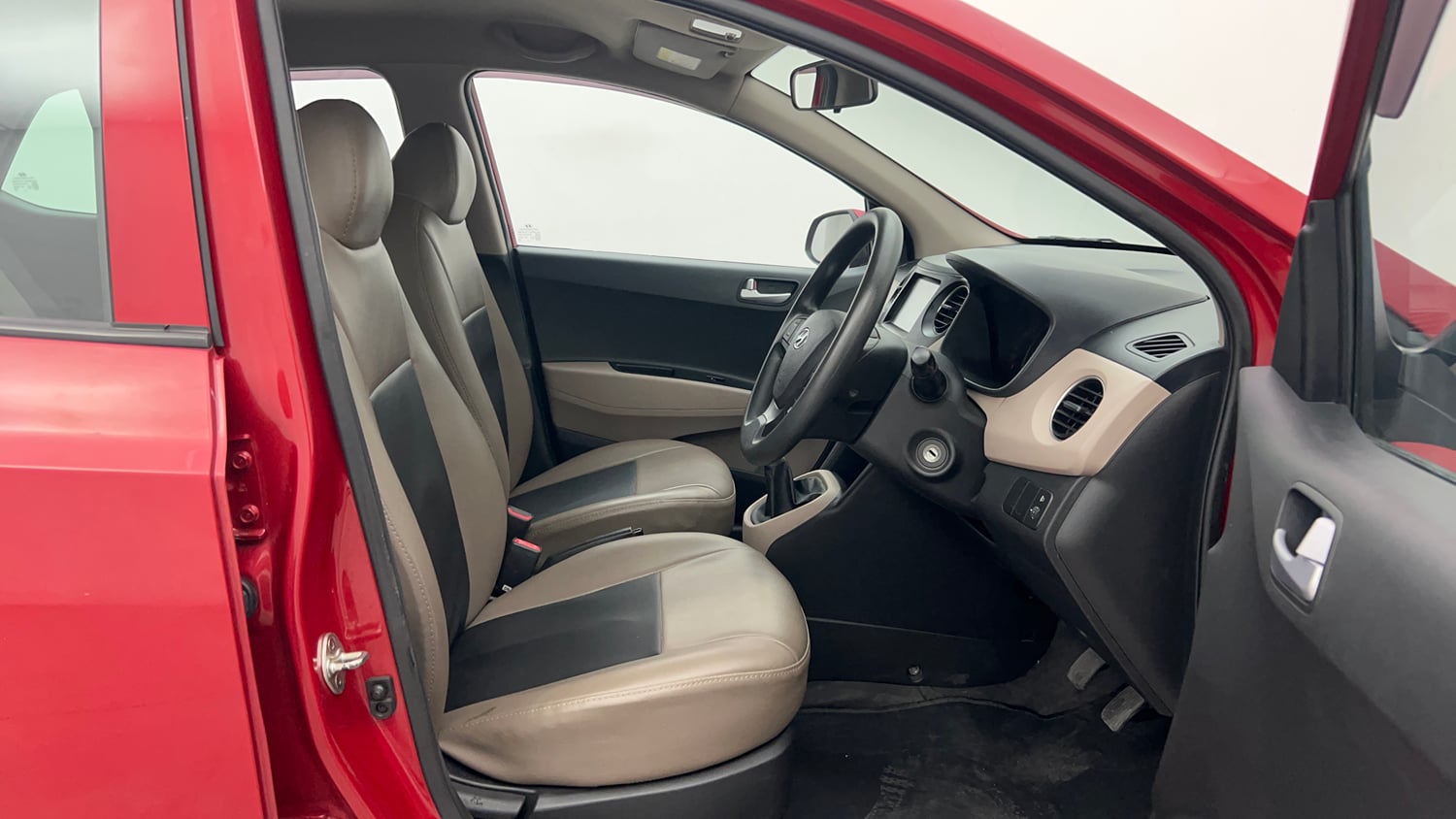 Used 2020 Hyundai Grand i10 Sportz 1.2 Kappa VTVT Petrol Manual interior RIGHT SIDE FRONT DOOR CABIN VIEW