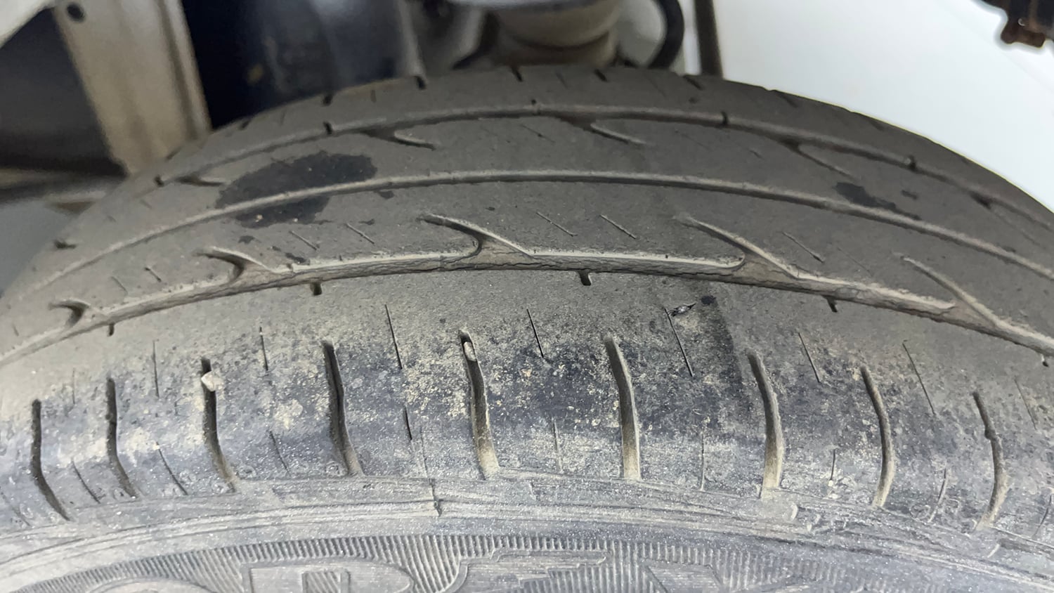 Used 2013 Maruti Suzuki Alto 800 Lxi Petrol Manual tyres LEFT REAR TYRE TREAD VIEW