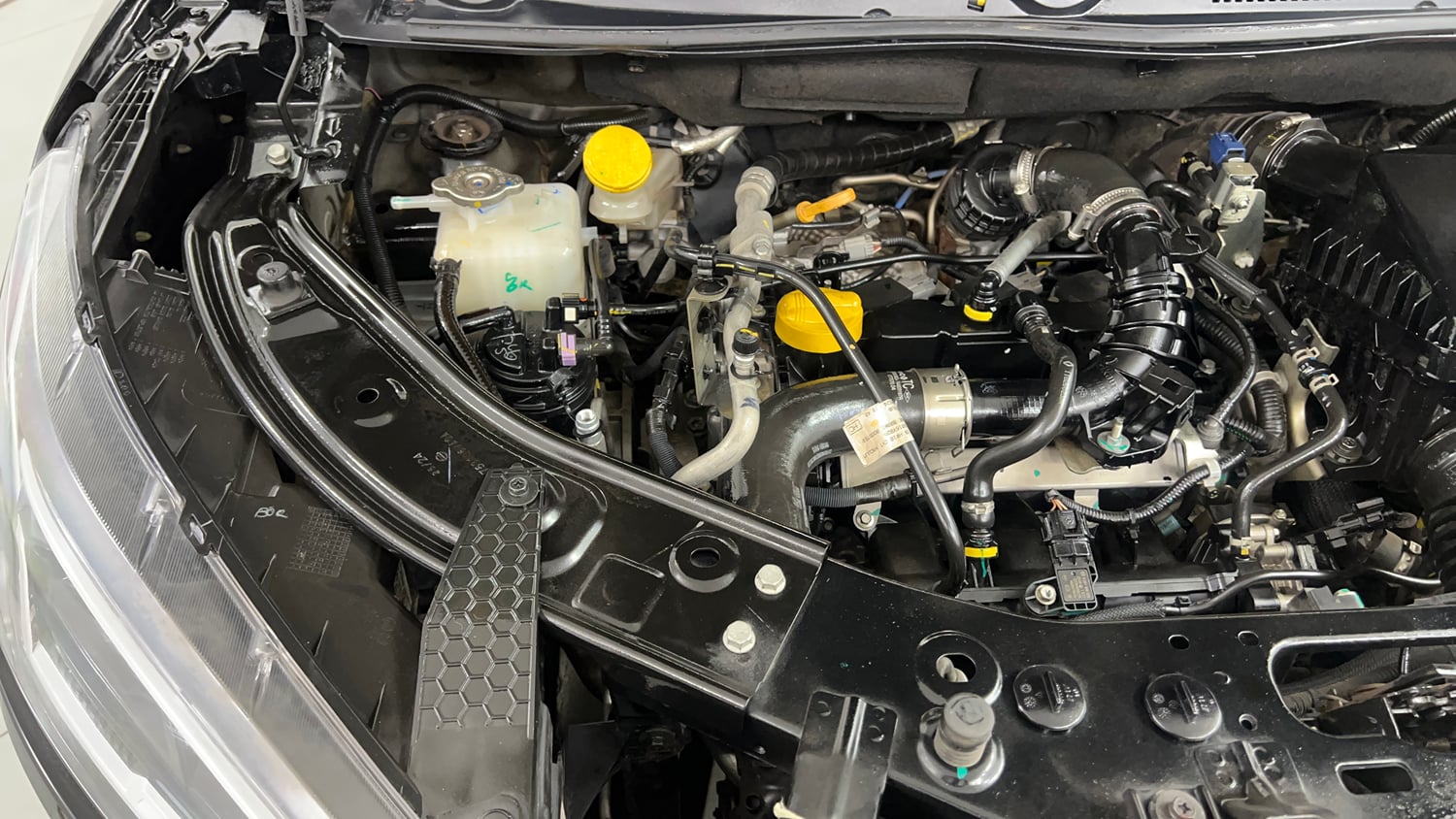 Used 2024 Nissan Magnite XV Premium Turbo CVT Petrol Automatic engine ENGINE RIGHT SIDE VIEW