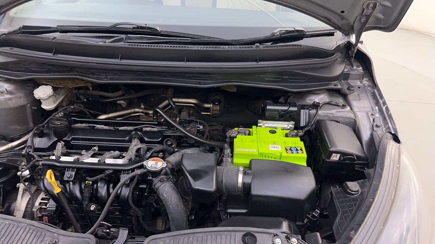 Used 2014 Hyundai i20 Sportz 1.2 Petrol Manual engine ENGINE LEFT SIDE HINGE & APRON VIEW