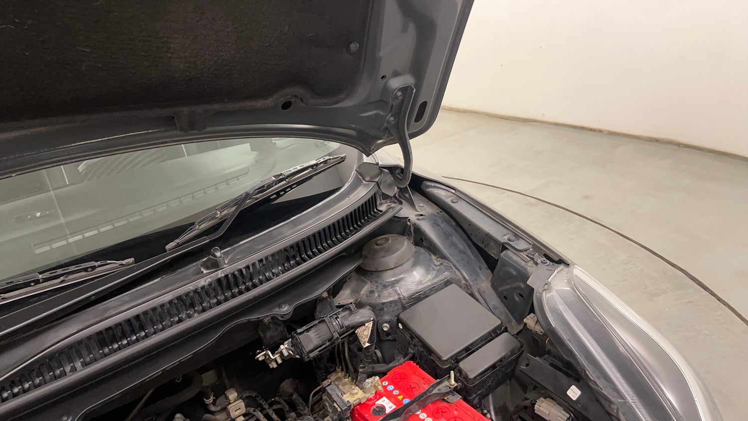 Used 2019 Maruti Suzuki Baleno Zeta Automatic Petrol Automatic engine ENGINE LEFT SIDE HINGE & APRON VIEW