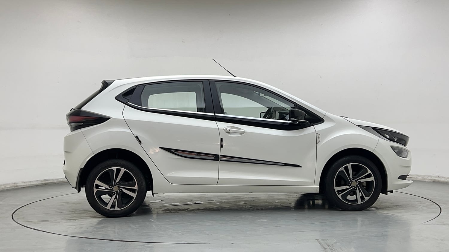 Used 2022 Tata Altroz XZA Plus Petrol Petrol Automatic exterior RIGHT SIDE VIEW