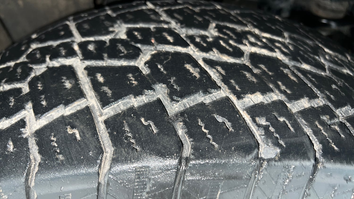 Used 2023 Mahindra Thar LX Hard Top Petrol AT RWD Petrol Automatic tyres RIGHT FRONT TYRE TREAD VIEW