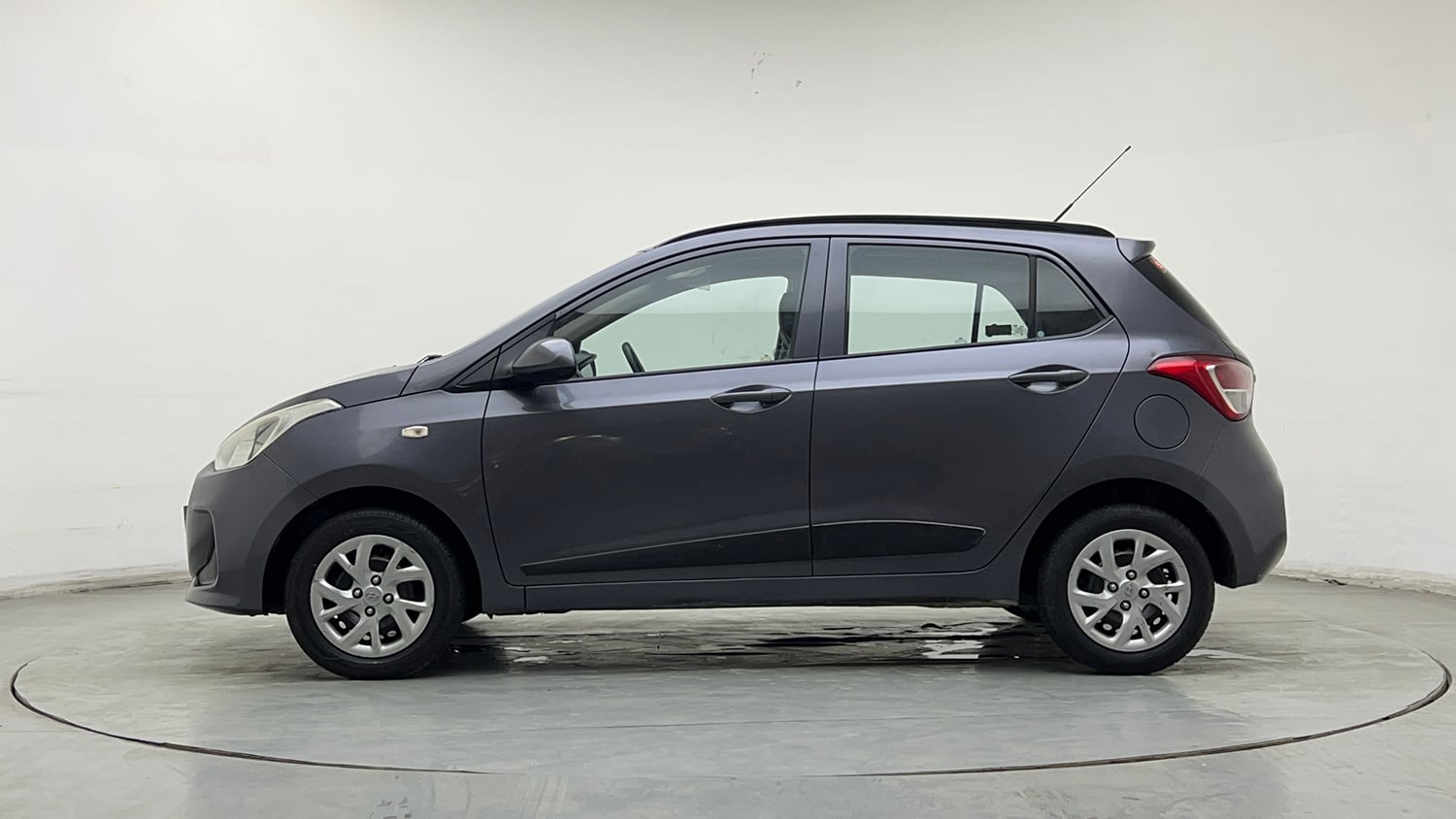 Used 2018 Hyundai Grand i10 Magna 1.2 Kappa VTVT Petrol Manual exterior LEFT SIDE VIEW