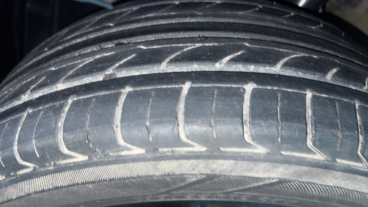 Used 2017 Maruti Suzuki Baleno Alpha 1.2 Petrol Manual tyres LEFT FRONT TYRE TREAD VIEW