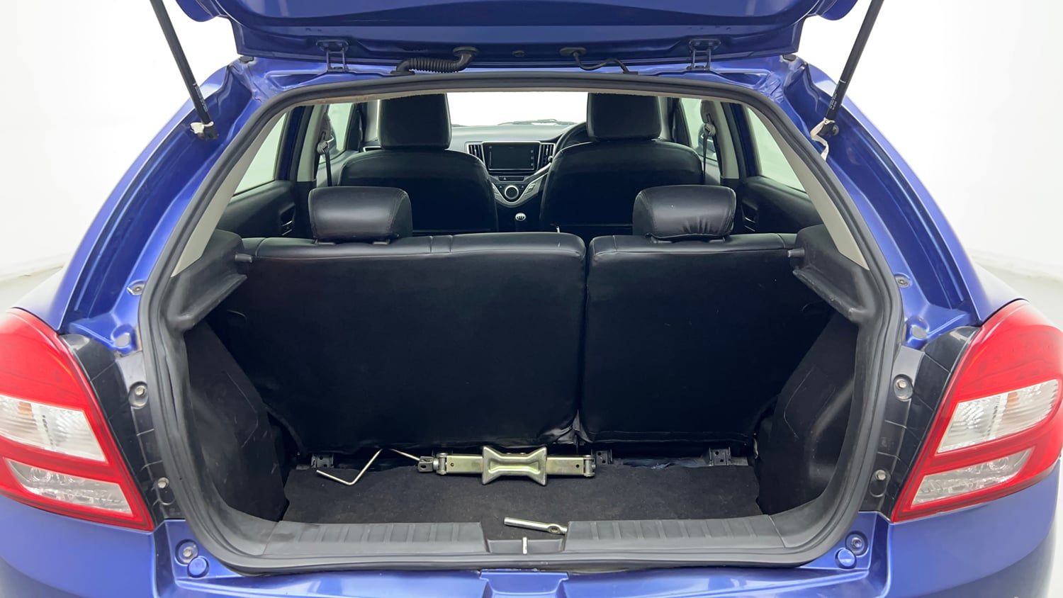 Used 2017 Maruti Suzuki Baleno Alpha 1.2 Petrol Manual interior DICKY INSIDE VIEW