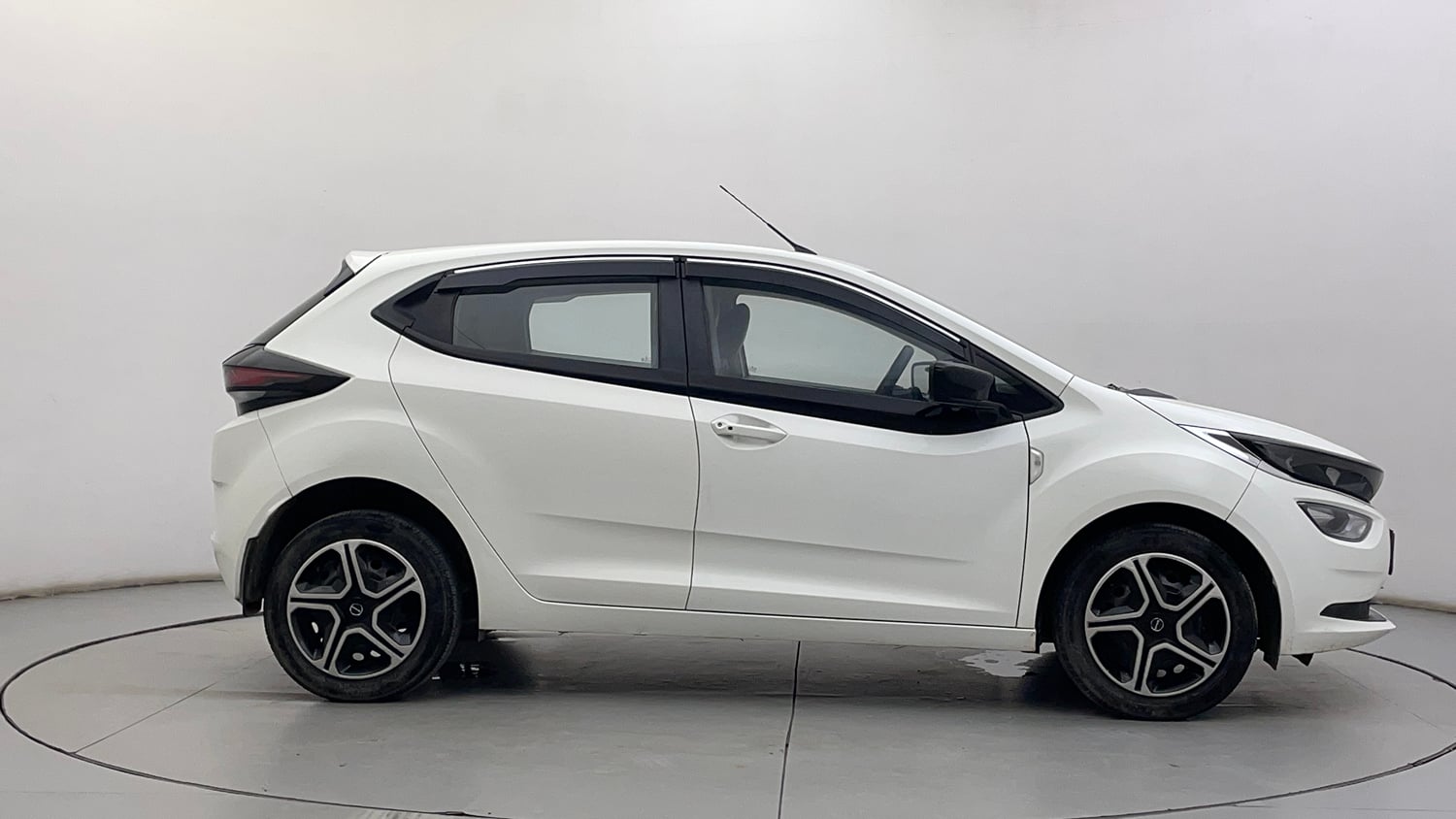 Used 2020 Tata Altroz XT Petrol Petrol Manual exterior RIGHT SIDE VIEW