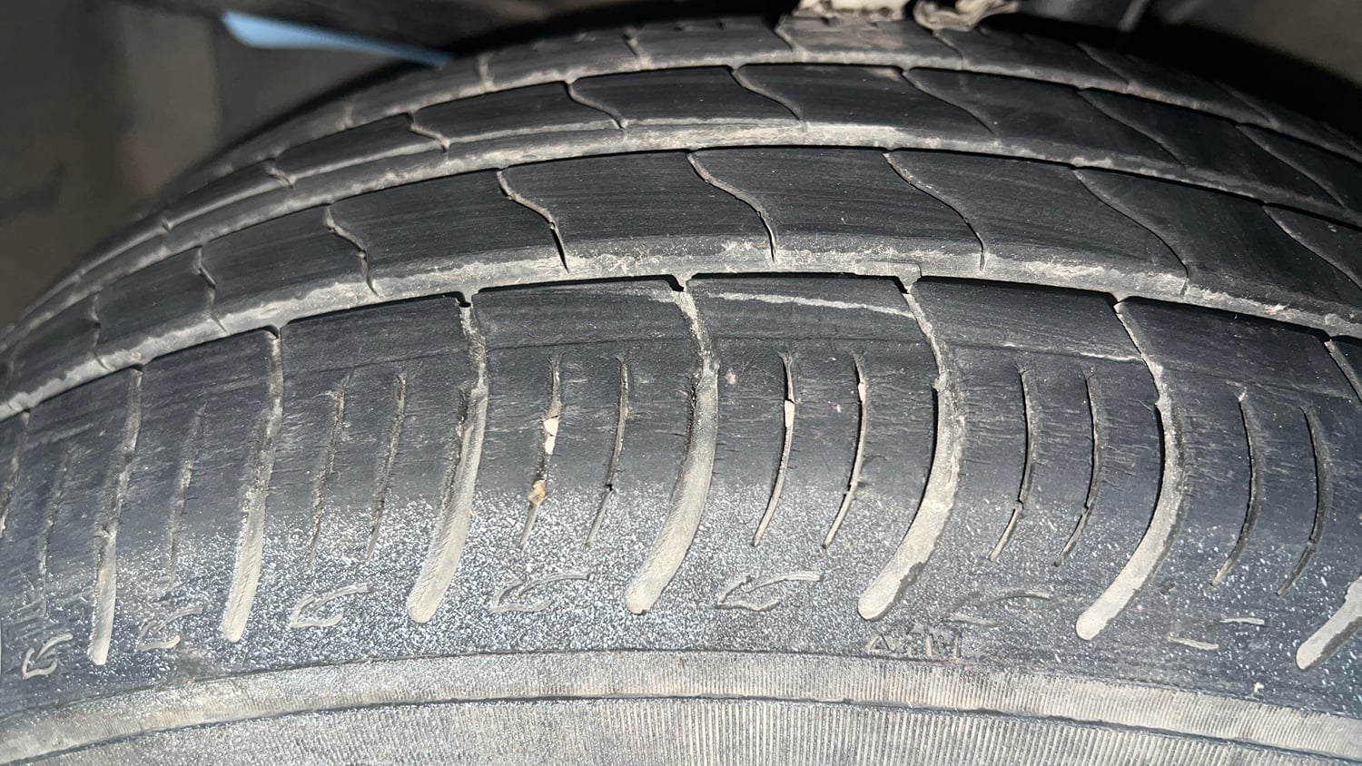 Used 2017 Maruti Suzuki Baleno Delta 1.2 Petrol Manual tyres LEFT FRONT TYRE TREAD VIEW