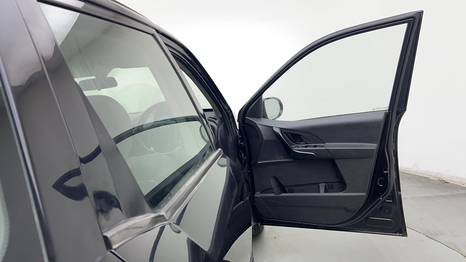 Used 2019 Mahindra XUV500 W5 Diesel Manual interior RIGHT FRONT DOOR OPEN VIEW