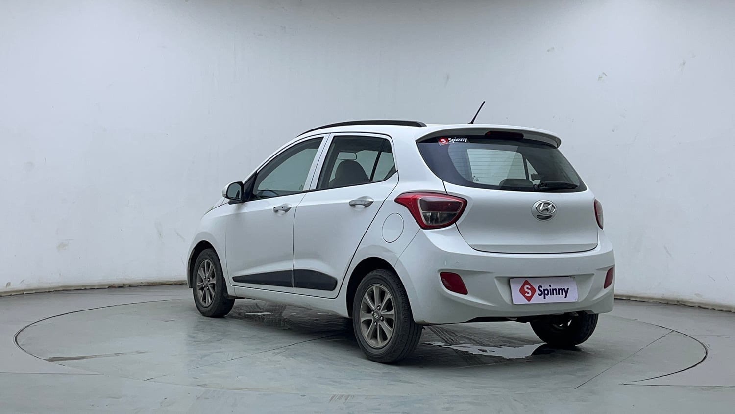 Used 2015 Hyundai Grand i10 Asta 1.1 CRDi Diesel Manual exterior LEFT REAR CORNER VIEW