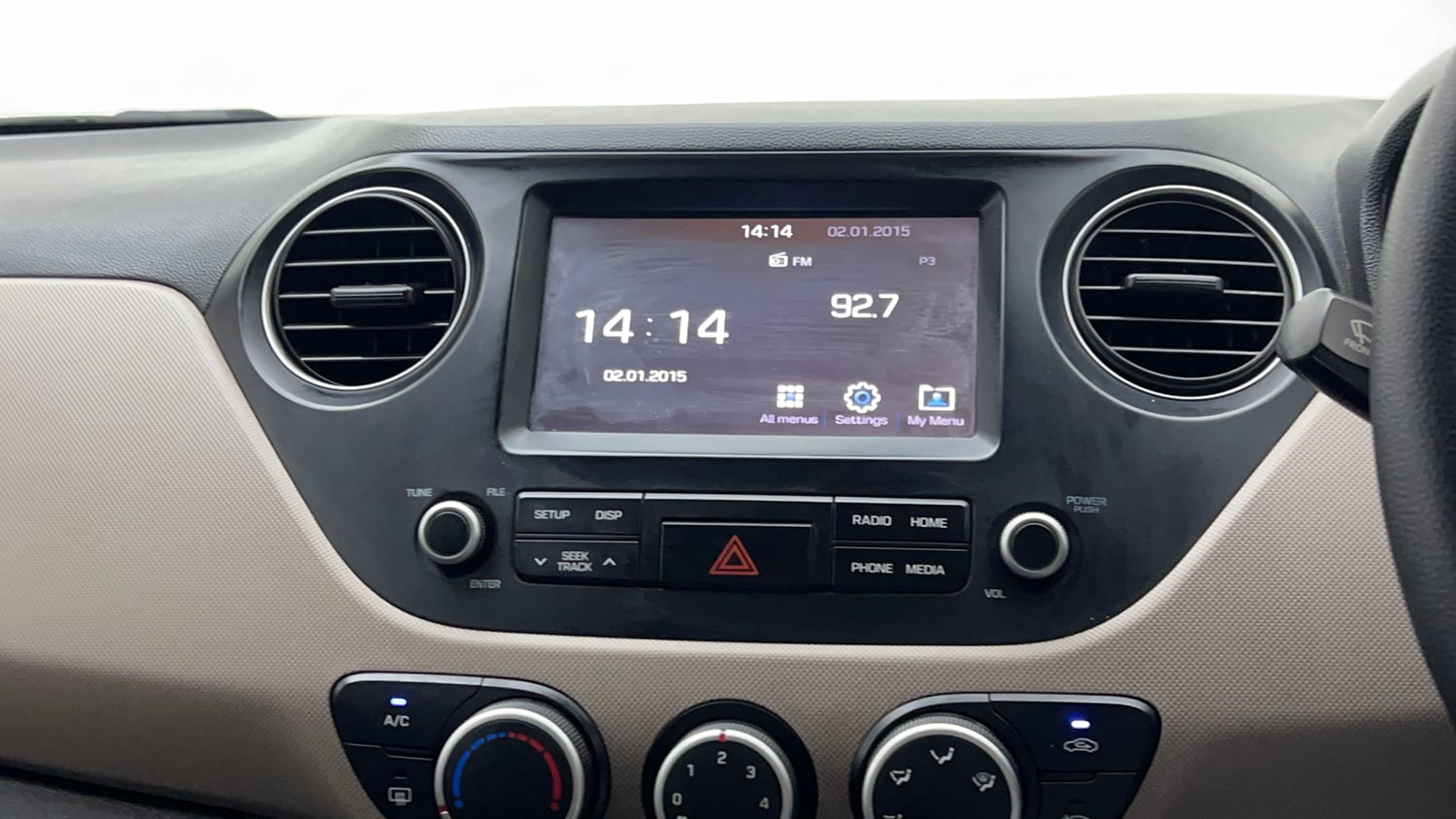 Used 2018 Hyundai Xcent SX Petrol Manual top_features Integrated (in-dash) music system