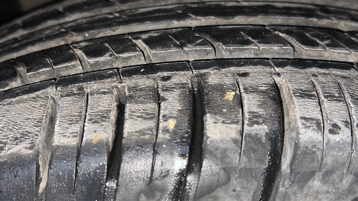 Used 2022 Mahindra XUV700 AX 7 Petrol MT 7 STR Petrol Manual tyres RIGHT FRONT TYRE TREAD VIEW