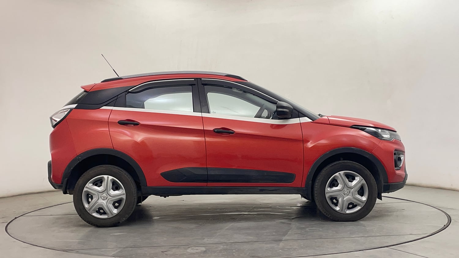 Used 2023 Tata Nexon XMA (S) Petrol Automatic exterior RIGHT SIDE VIEW