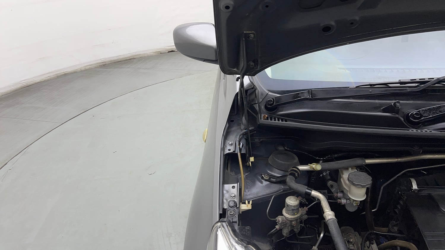Used 2018 Maruti Suzuki Celerio VXi CNG Cng Manual engine ENGINE RIGHT SIDE HINGE & APRON VIEW