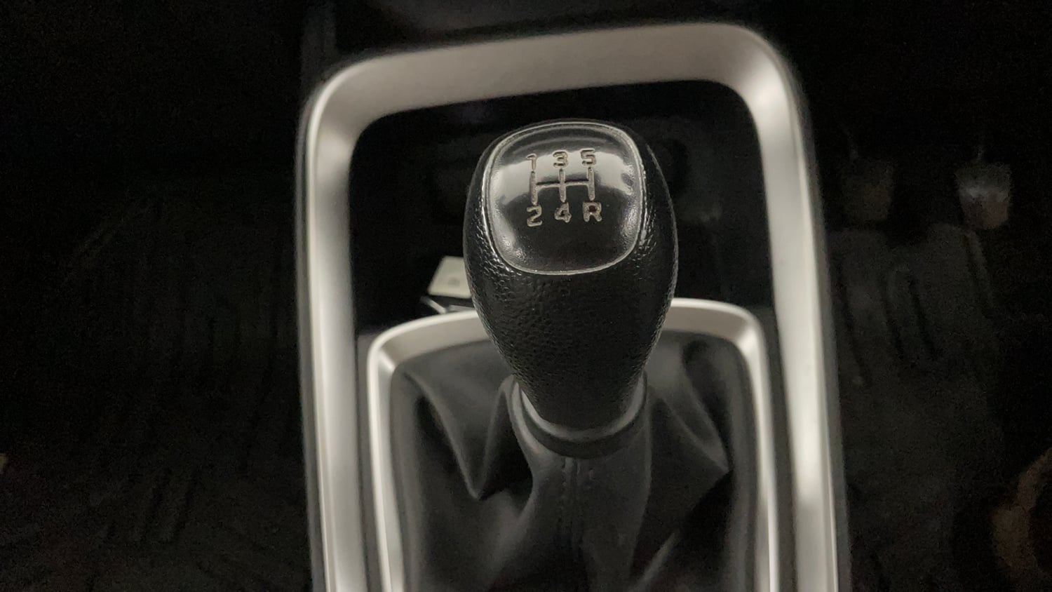 Used 2024 Kia Sonet HTK (O) 1.2 Petrol MT Petrol Manual interior GEAR  KNOB VIEW