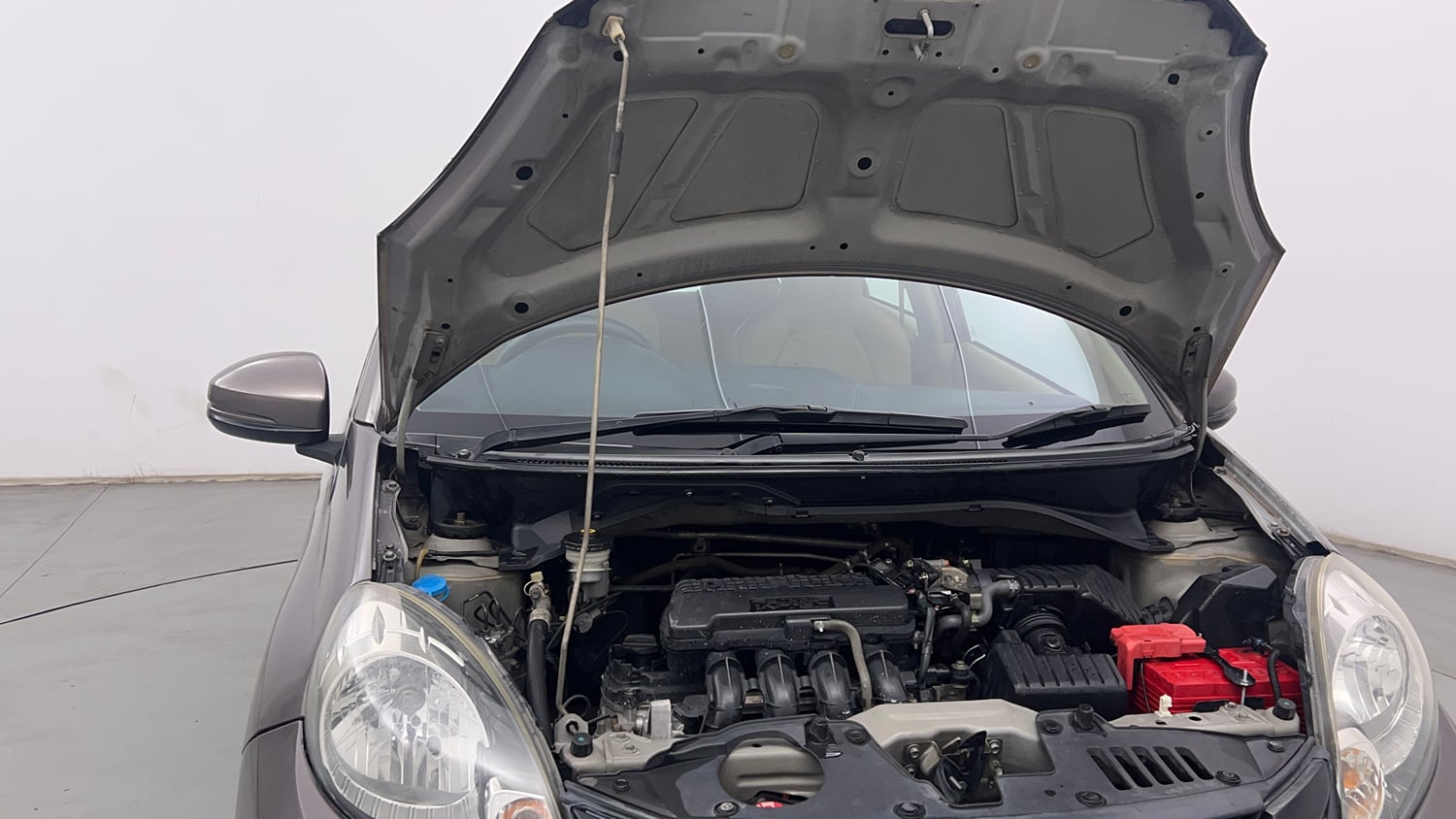 Used 2016 Honda Brio S MT Petrol Manual engine ENGINE RIGHT SIDE HINGE & APRON VIEW