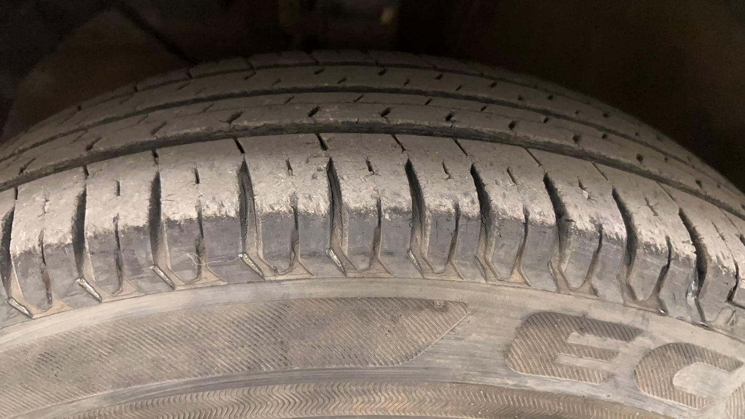 Used 2019 Maruti Suzuki Dzire VXi Petrol Manual tyres LEFT FRONT TYRE TREAD VIEW
